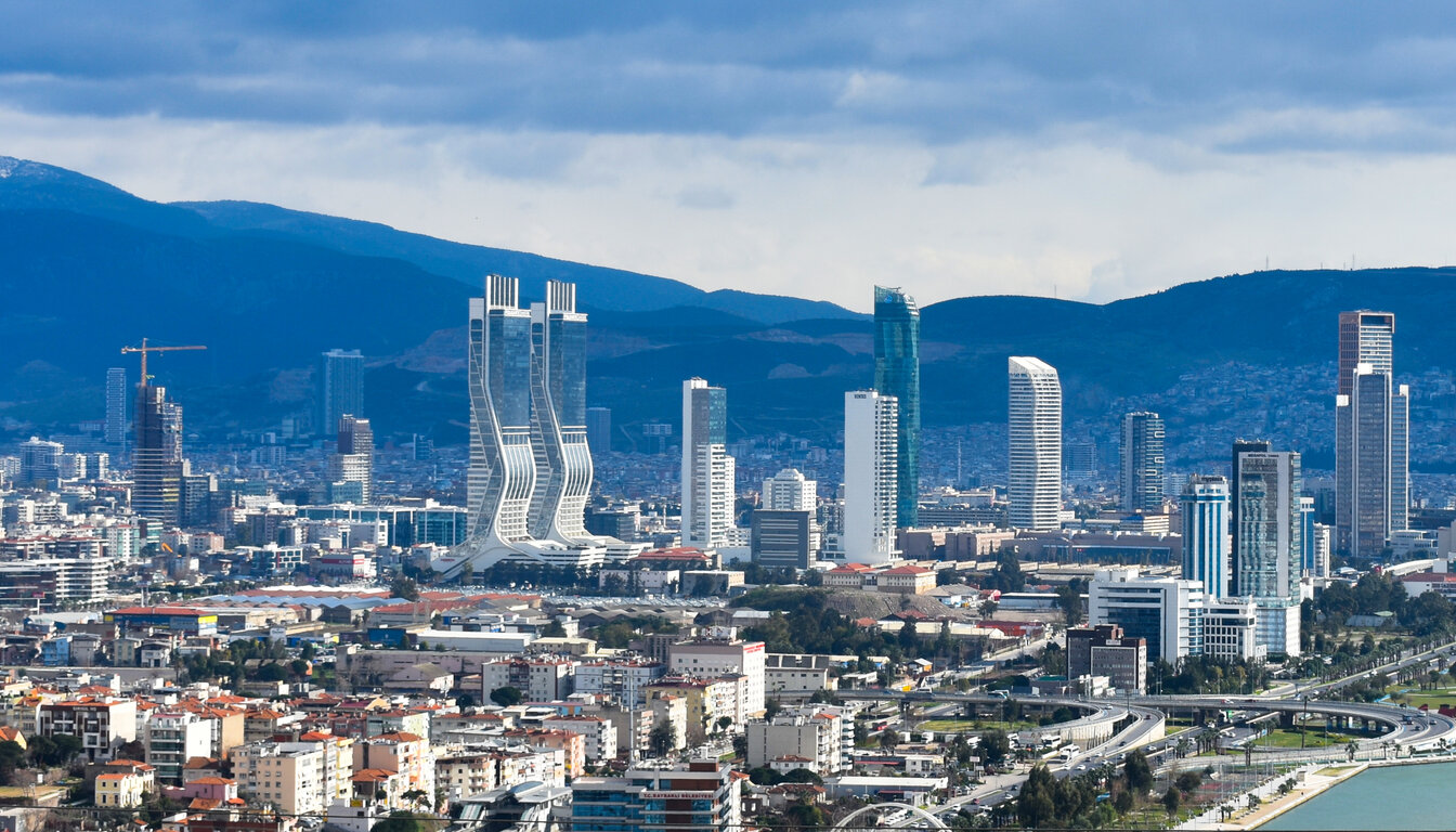 İzmir Bayraklı business district